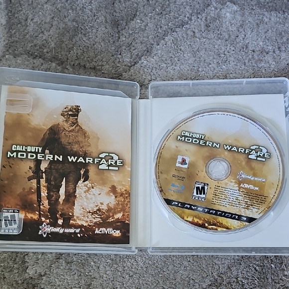 Call of Duty: Modern Warfare 2 for PlayStation 3 - Black - Picture 2 of 3